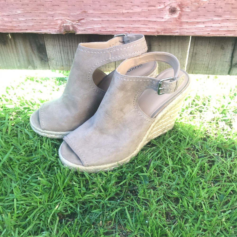 Super Cute Size 9 Merona Beige Heels